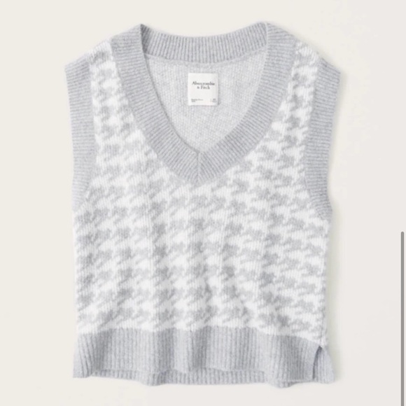 Abercrombie Cropped Pattern V-Neck Sweater - Picture 2 of 5